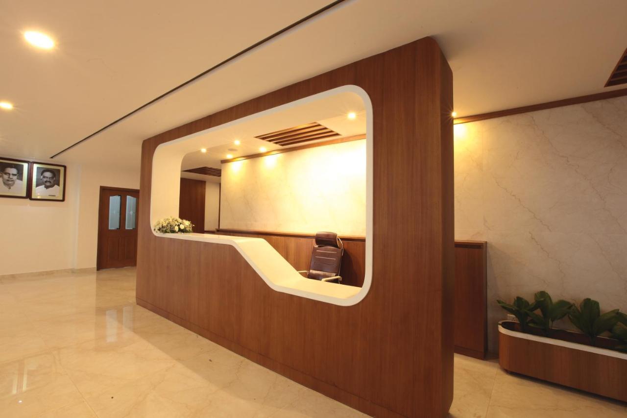 Hotel Maharani Pala Luaran gambar